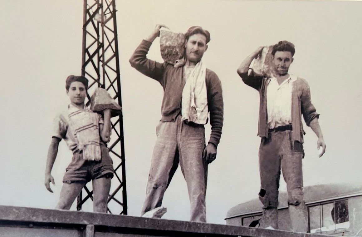 Storia Autotrasporti F.lli Saccà S.r.l. - Milazzo/Pero Storia Autotrasporti F.lli Saccà S.r.l. - Milazzo/Pero